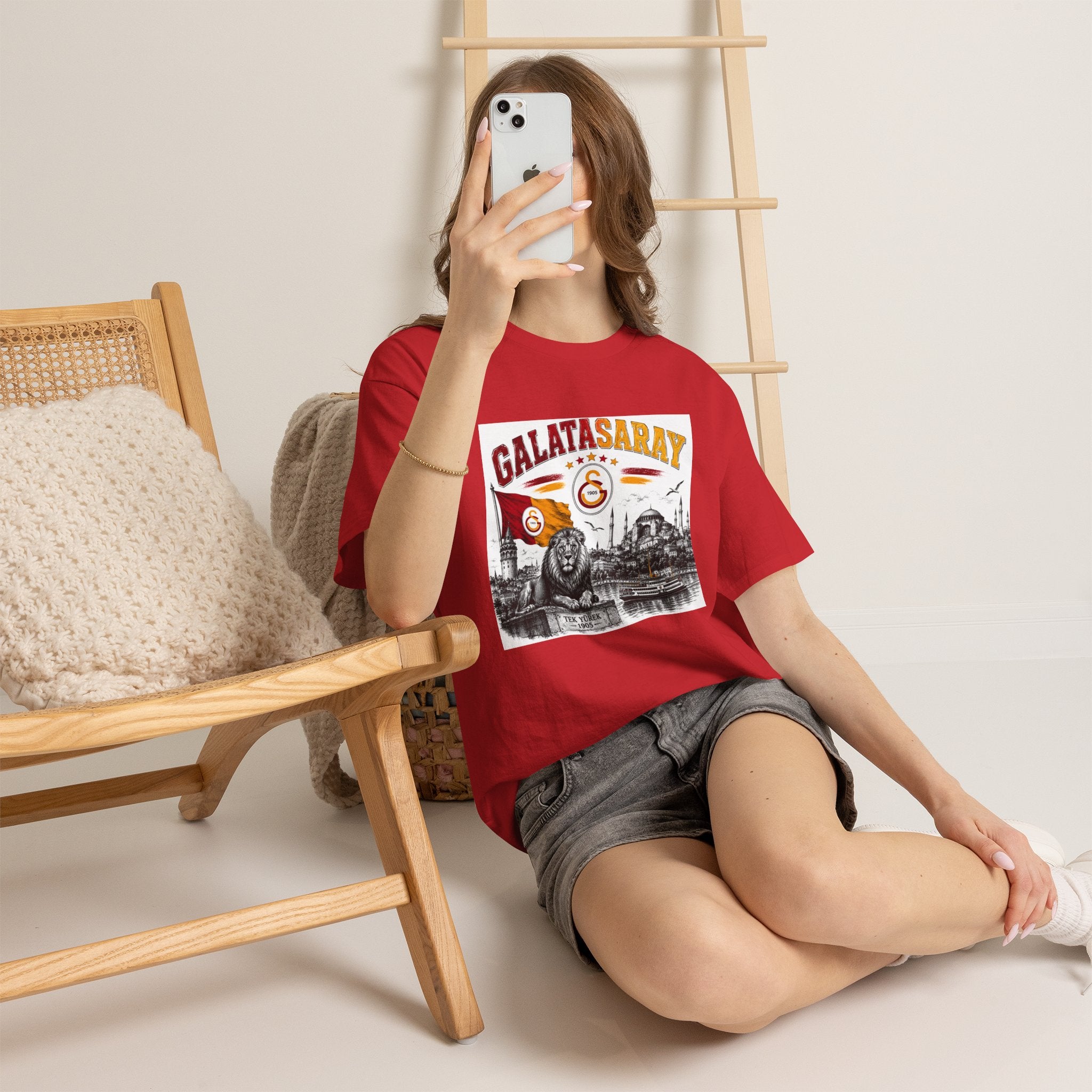 Galatasaray Istanbul Lion T-Shirt – Vintage Soccer Fan Tee
