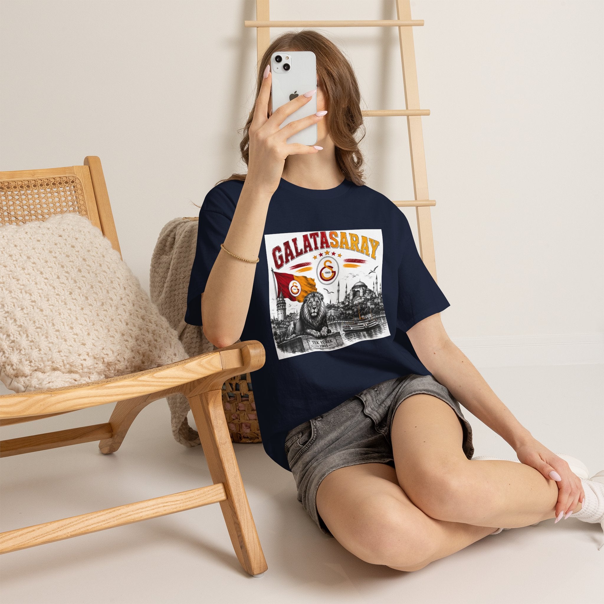 Galatasaray Istanbul Lion T-Shirt – Vintage Soccer Fan Tee