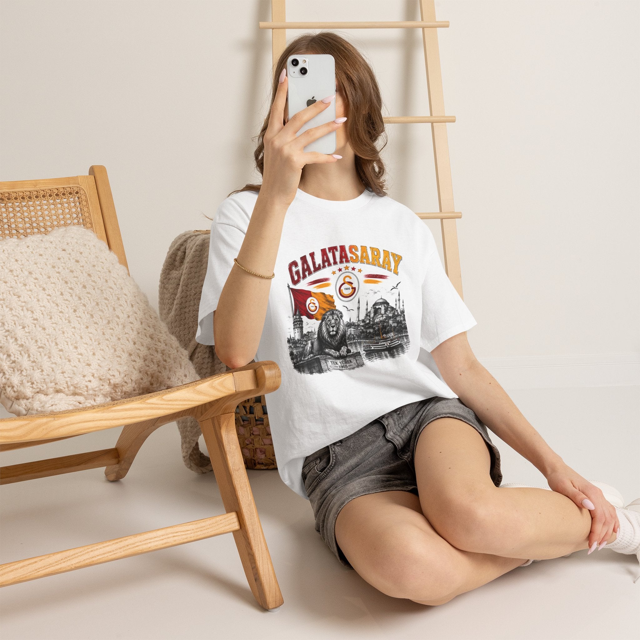 Galatasaray Istanbul Lion T-Shirt – Vintage Soccer Fan Tee