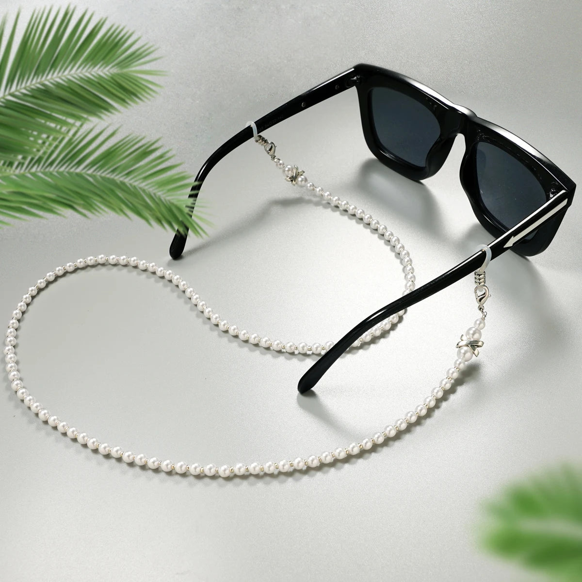 Stylish Pearl Beaded Eyeglasses Chain for Women Fashion Beads Pearl Lanyard Beaded Pearl Necklace